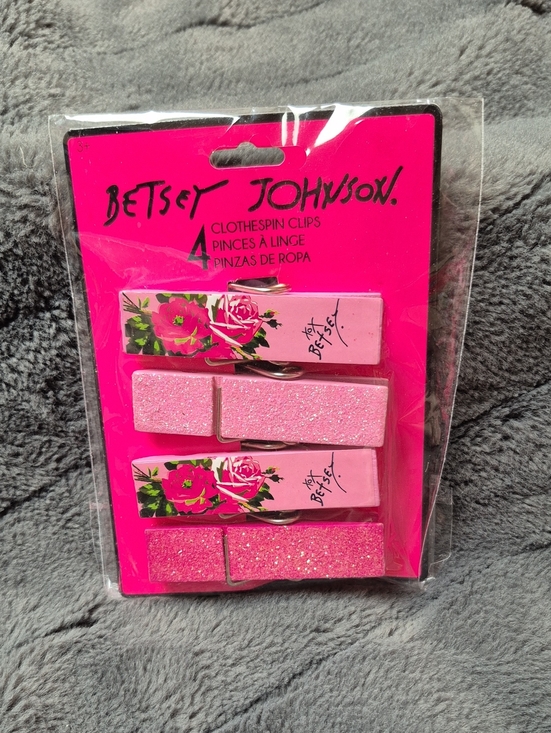 Betsey Johnson Other - Betsey Johnson Pink Floral & Glitter Clothespin Clips Set of 4, New In Packaging